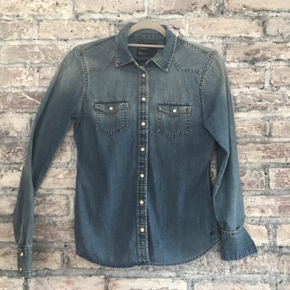 American Eagle Outfitters Tops - American Eagle distressed long sleeve jean shirt